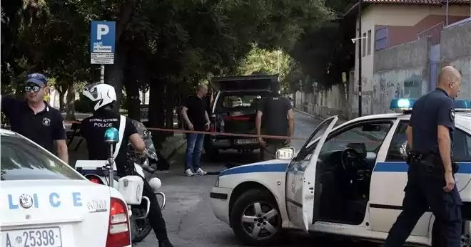 ΙΡΑΚΙΝΟΣ ΠΟΥ ΑΠΟΦΥΛΑΚΙΣΤΗΚΕ ΒΓΗΚΕ ΜΕ ΣΠΑΘΙ ΣΤΟ ΚΕΝΤΡΟ ΤΗΣ ΑΘΗΝΑΣ