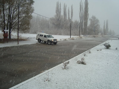 26 de Mayo de 2010, primera nevada  del año en Piedra del Aguila.-