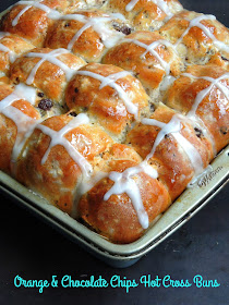 Chocolate chips Hot cross buns