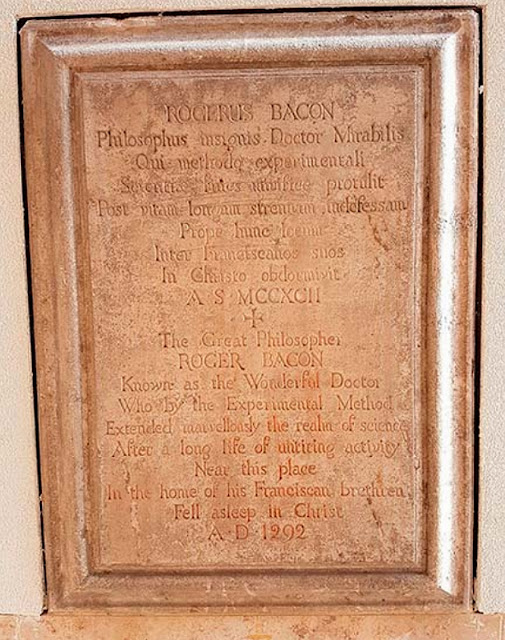 Роджер Бэкон (1214-1294 гг.).  Мемориальная доска Вестгейта в Оксфорде