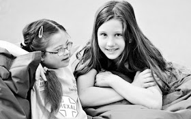 Jolina und Lou fotografiert von Jenny Klestil - Glück kennt keime Behinderung