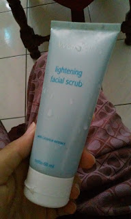 Review Wardah Lightening Facial Scrub