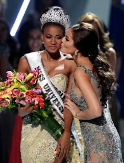 FOTO LEILA LOPES PEMENANG MISS UNIVERSE 2011