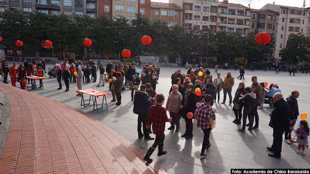 Actividades de celebración del año nuevo chino del gallo