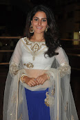 isha talwar latest glam pics-thumbnail-4