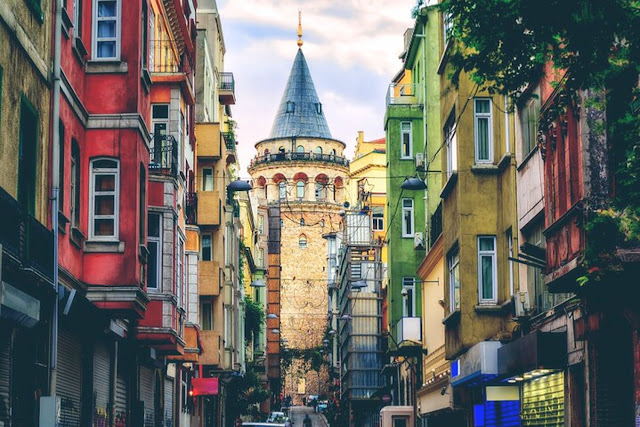 istanbul alternative tours, professşonal tour guide isranbul, taksim tour,