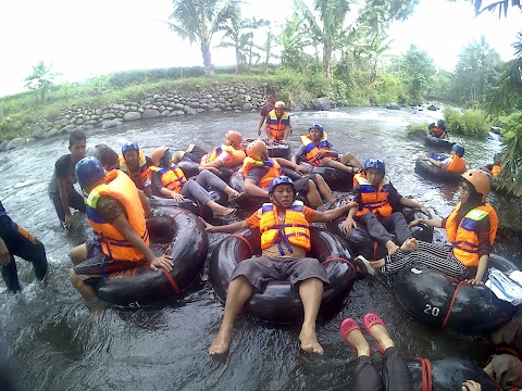 Serunya Bermain River Tubing di GJ Kebanggan Pemalang