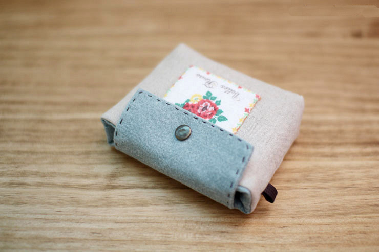 Sew Fabric a Business Card Wallet. DIY in Pictures.