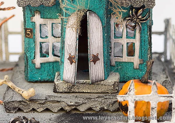 Layers of ink - Halloween Manor House Tutorial by Anna-Karin with Sizzix dies by Tim Holtz.