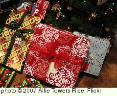 'Presents' photo (c) 2007, Allie Towers Rice - license: http://creativecommons.org/licenses/by-sa/2.0/