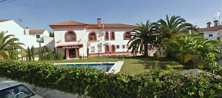 Vista de jardín y piscina