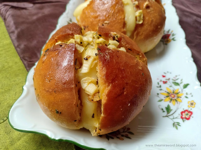 Garlic Cream Cheese Bread