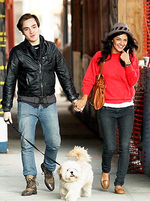 Odiamos su estilo boho y tambi n a su novio Ed Westwick Chuck para los 