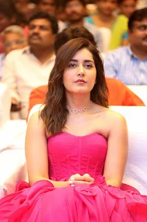 Actress Raashi Khanna Stills At Prati Roju Pandage Pre Release Event