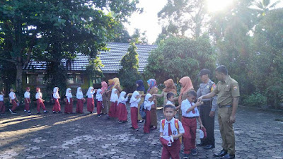 Bhabinkamtibmas Adakan Pembinaan di SDN 04 Kajai