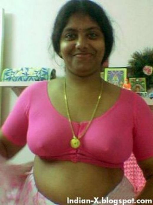 desi hot aunty show her blouse and bra