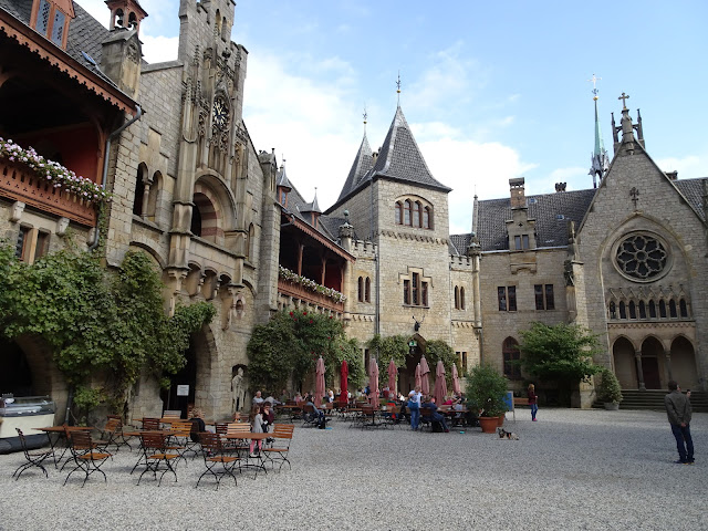 Burcht-kasteel MARIENBURG  Slot Marienburg in de deelstaat Nedersaksen. |  Duitse Neogotiek