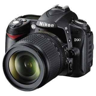 Nikon D90 Lensa Kit 18-105 mm - 12.3 MP