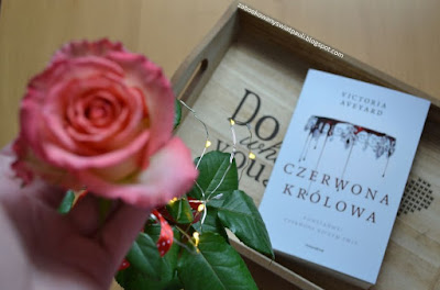 Czerwona królowa - Victoria Aveyard | Recenzja