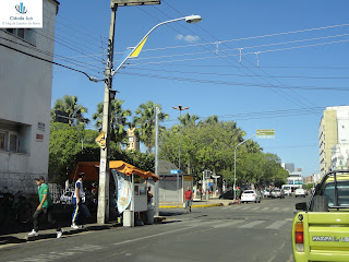 Reparem na estrutura localizada bem na esquina.