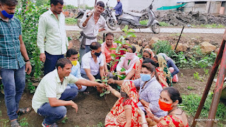 आंगनवाड़ी केन्द्रों पर वृक्षारोपण किया गया