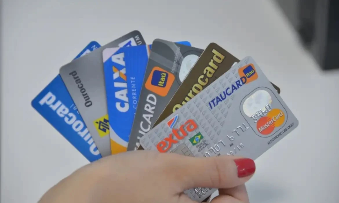 Medida reduz juros sobre pagamentos parcelados nos cartões de crédito. Foto: Arquivo/Agência Brasil