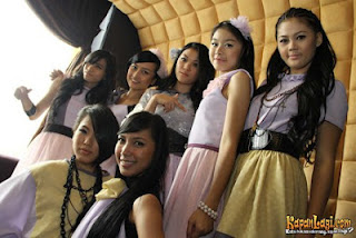 Biodata 7 Icon Lengkap - Foto Girls Band IndonesiaCatatan 