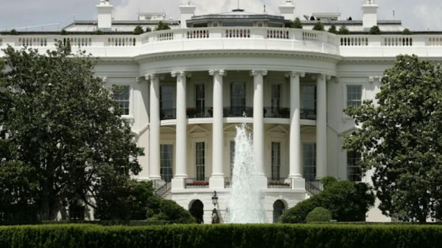 Police identify man who shot himself outside White House