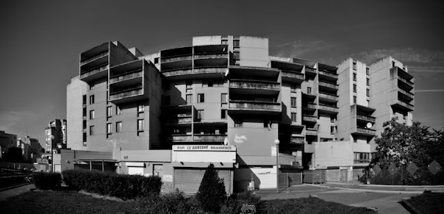 Evry Daily Photo - Quartier des Pyramides - Immeuble dit La Caravelle Panoramique