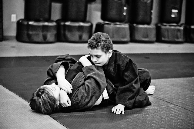 kids brazilian jiu jitsu classes in Morristown TN armbar submission