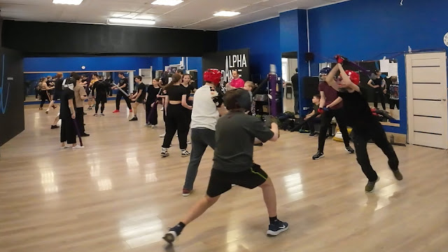 Урок японского фехтования японским мечом катана в школе кендзюцу Katana Club