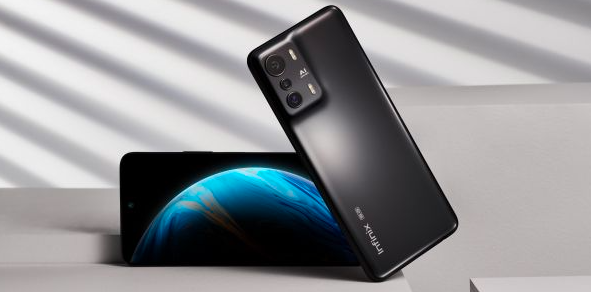 Smartphone Infinix Zero 5G ini tampil dengan desain unik dengan housing kamera belakang yang menonjol. Ponsel 5G ini dibalut dengan casing berbahan polikarbonat yang kokoh, serta tersedia dalam tiga varian warna, yakni Cosmic Black, Skylight Orange, dan Horizon Blue. Infinix Zero 5G batu uni-kurva menggunakan apa yang perusahaan sebut bahan komposit yang meniru tampilan dan nuansa kaca untuk memberikan tampilan premium tetapi masih mempertahankan penggunaannya yang nyaman di tangan.  Di bagian depan, Infinix Zero 5G mengusung spesifikasi layar punch hole dengan aspek rasio 20:9 kemudian dengan memiliki layar FHD+ 6,78" dengan refresh rate 120Hz dan touch sampling rate 240Hz. Sebagian besar pertandingan akan dimainkan pada 60fps dan banyak lagi. Kecerahan dibatasi pada 499 nits dan streaming di Netflix terbatas pada kualitas SD.  Soal performa, smartphone Infinix Zero 5G ini salah satu yang paling kencang di kelasnya dengan dukungan SoC MediaTek Dimensity 900 5G MT6877 octa-core dipadukan RAM sebesar 8GB pada standar UFS 3.1. Menurut GSM Arena, penggunaan standar UFS 3.1 membuat Infinix Zero 5G tampilkan skor lebih unggul dibanding HP lain dengan chipset yang sama. Chip ini dirancang dengan fabrikasi 6 nm dan dilengkapi CPU octa-core yang menawarkan kecepatan clock hingga 2,4 GHz. Adapun aspek grafis akan ditunjang oleh GPU Mali-G68 MC4. Ponsel menjalankan tampilan XOS 10 berbasis Android 11.  Beralih ke performa gaming di dunia nyata, banyak Youtuber yang telah menguji Infinix Zero 5G pada beragam permainan berat. Seperti COD Mobile, PUBG, dan Genshin Impact. Saat menjalankan game tersebut, ponsel ini berhasil menjaga frame rate agar tetap konstan di 60 FPS terlepas berada di pengaturan grafis High. Kemudiab Frame rate 60 FPS konstan juga dapat dinikmati saat memainkan PUBG Mobile, berada pada pengaturan grafis HDR - Ultra. Barulah saat memainkan Genshin Impact, Infinix Zero 5G terlihat agak tersendat karena struggling untuk sekadar meraih 30 FPS pada pengaturan Medium. Jika disetel ke Low, bukan mustahil ponsel akan meraih FPS di atas 30.  Infinix Zero 5G membawa kamera utama 48MP dengan focal length 26 mm dengan ukuran sensor 1/2.0 inci. Tersedia juga fitur PDAF sebagai salah satu fiturnya. Sebagai lensa kedua adalah kamera telefoto yang telah disebutkan tadi, berbasiskan sensor Samsung ISOCELL S5K3L6 berukuran 1/3.1 inci dan dengan masing-masing pikselnya berukuran 1.12µm. Kemudian kamera portrait 13MP yang mendukung zoom optik hingga 2x sebagai salah satu kamera pendampingnya dan kamera virtual 2MP berbasiskan sensor GalaxyCore GC02M1B. Sementara kamera depannya berukuran 16MP.  Infinix Zero 5G mengusung baterai berkapasitas besar yaitu 5.000 mAh. Penggunaan chipset 6 nm turut membantu dalam menjaga baterainya agar tetap awet. Tak hanya itu, perangkat ini juga memiliki fitur pengisian daya cepat (fast charging) yang cukup ngebut dengan daya 33 W, mensinyalir kalau baterai bisa terisi penuh dalam waktu antara 90 hingga 100 menit, berdasarkan pengakuan HT Tech.  Sehingga user tidak perlu khawatir untuk membawa ponsel ini berpergian. Karena selain gaterainya yang badak dan awet ponsel pintar ini sudah disuport dengan pengisian daya cepat yang pastinya sangat dibutuhkan pengguna.  Kemudian fitur lainnya adalah dual SIM, internet 5G yang sudah mendukung semua operator (Telkomsel, Indosat, dan XL), RAM tambahan hingga 5GB, jack audio 3.5mm, dan sensor fingerprint di samping.  Harga Infinix Zero 5G dijual Rp 3.599.000 untuk opsi 8GB/128GB. Tapi selama sesi Flash Sale 7 April di Shopee, harga Infinix Zero 5G dijual Rp 3.399.000.
