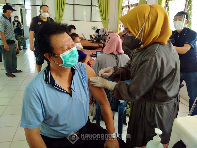 Vaksinasi Hari Pertama, Lansia: Meski Bayar, Pasti Kami Bayar Demi Kesehatan