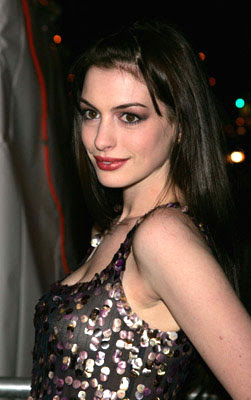 Anne Hathaway dress style at the NY premiere 2005