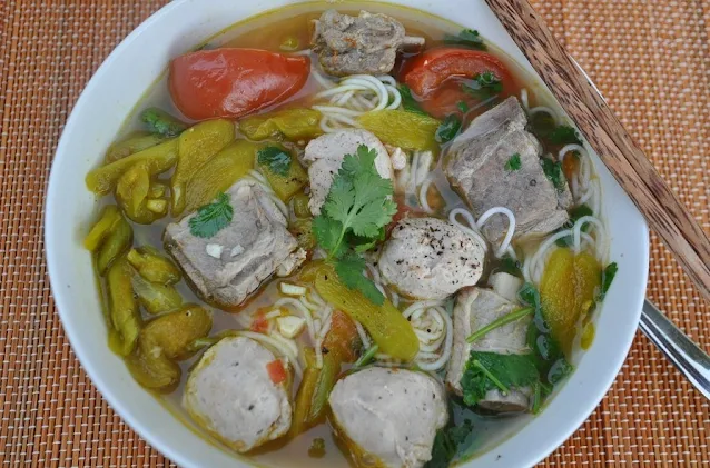 Làm món sườn bung