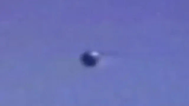 UFO Orb over Gulf Breeze Florida In 1993 accelerates at incredible speed.