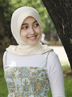 Foto Cewek Jilbab Terbaru 2012 | Kumpulan Gambar Cantik Cewek Berjilbab 2012