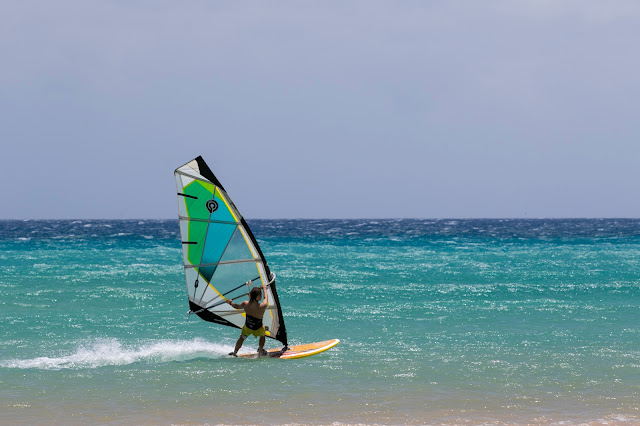 Surfista a Risco al Paso-Fuerteventura