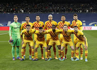 F. C. BARCELONA. Temporada 2021-22. Ter Stegen, Ferran Torres, Busquets, Ronald Araújo, Aubameyang, Piqué. Eric García, Pedri, Dembelé, Frenkie De Jong y Jordi Alba. REAL MADRID C. F. 0 F. C. BARCELONA 4 Domingo 20/03/2022, 21:00 horas. Campeonato de Liga de 1º División, jornada 28. Madrid, estadio Santiago Bernabéu: 60.017 espectadores. GOLES: 0-1: 29’, Aubameyang. 0-2: 38’, Ronald Araújo. 0-3: 47’, Ferran Torres. 0-4: 51’, Aubameyang.