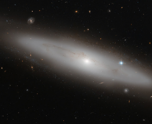 Lenticular Galaxy NGC 4886