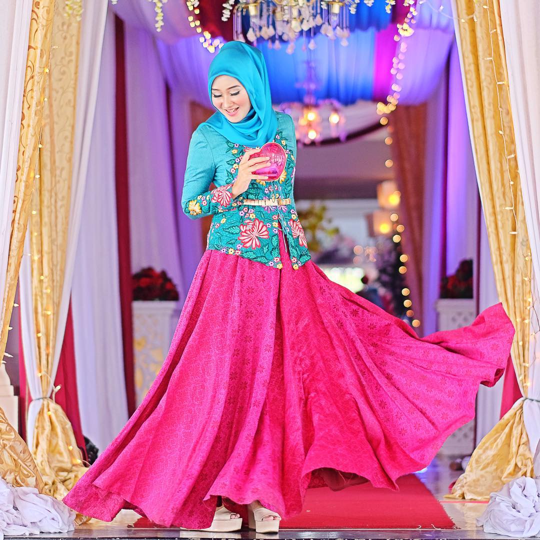 20 Model  Baju  Muslim Untuk Pesta Desain Dian  Pelangi  