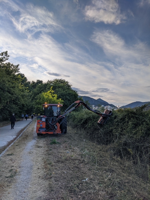 Εργασίες αποψίλωσης χόρτων και ευπρεπισμού χερσαίας ζώνης