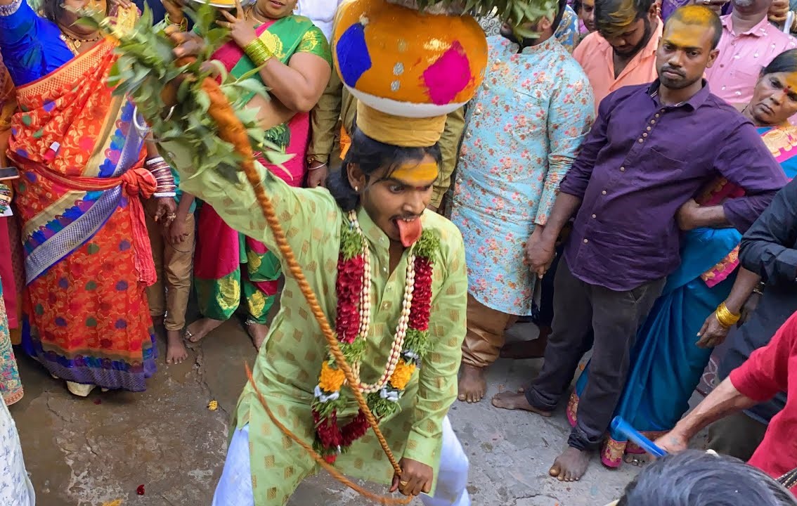 Yellamma festival, Man like women. Cross dressing.