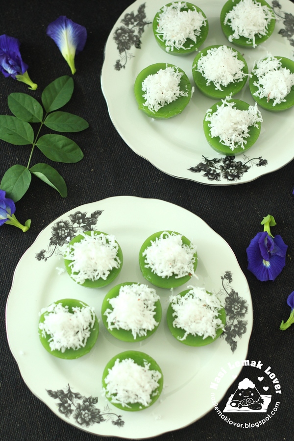 Nasi Lemak Lover: Kuih Kosui Pandan 香兰椰丝小糕点