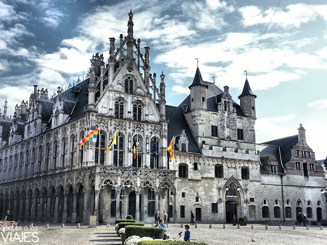 Plaza Mayor y Ayuntamiento de Malinas