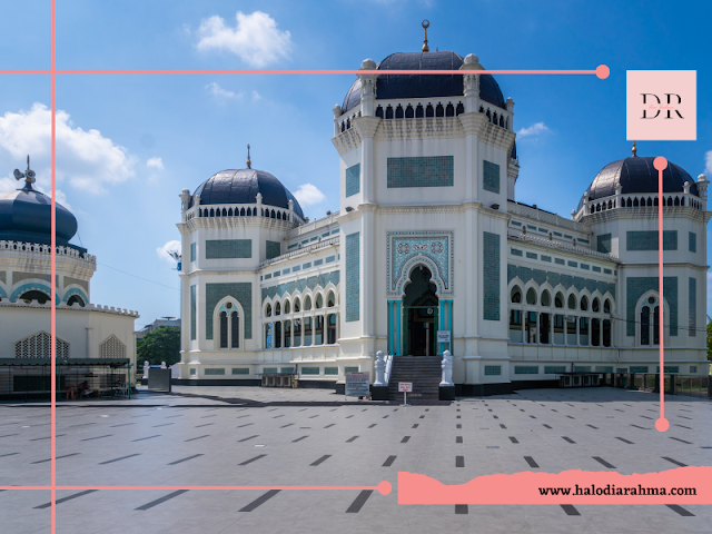 rekomendasi masjid masjid tempat wisata religi di Indonesia