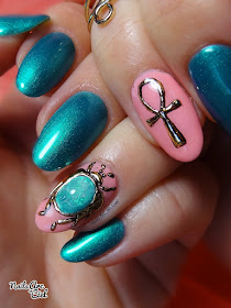 Nail art - Bijoux d'ongle Scarabée Égyptien en pierre liquide gel 3D et foil