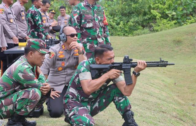 Perkuat Sinergitas TNI-Polri, Polres Aceh Timur dan Kodim 0104 Gelar Latihan Menembak Bersama