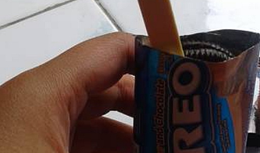 cara membuat es krim oreo dengan 2 bahan foto 2