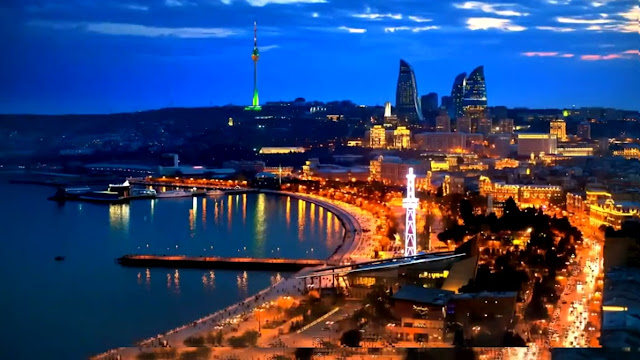 Le Boulevard / Avenue Neftchilar Bakou (Baku Boulevard)